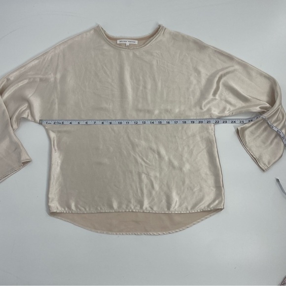 Melissa Nepton Ivory soft V neck Classic Quiet Luxury Satin Relaxed julian top - Picture 5 of 8